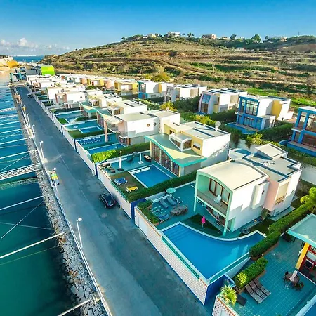 23 Marina De Villa *